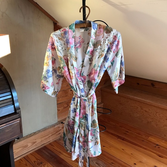 MaryAnn’s Boutique Floral Cream Vintage Multi-Color Robe, EUC, L - Picture 1 of 16